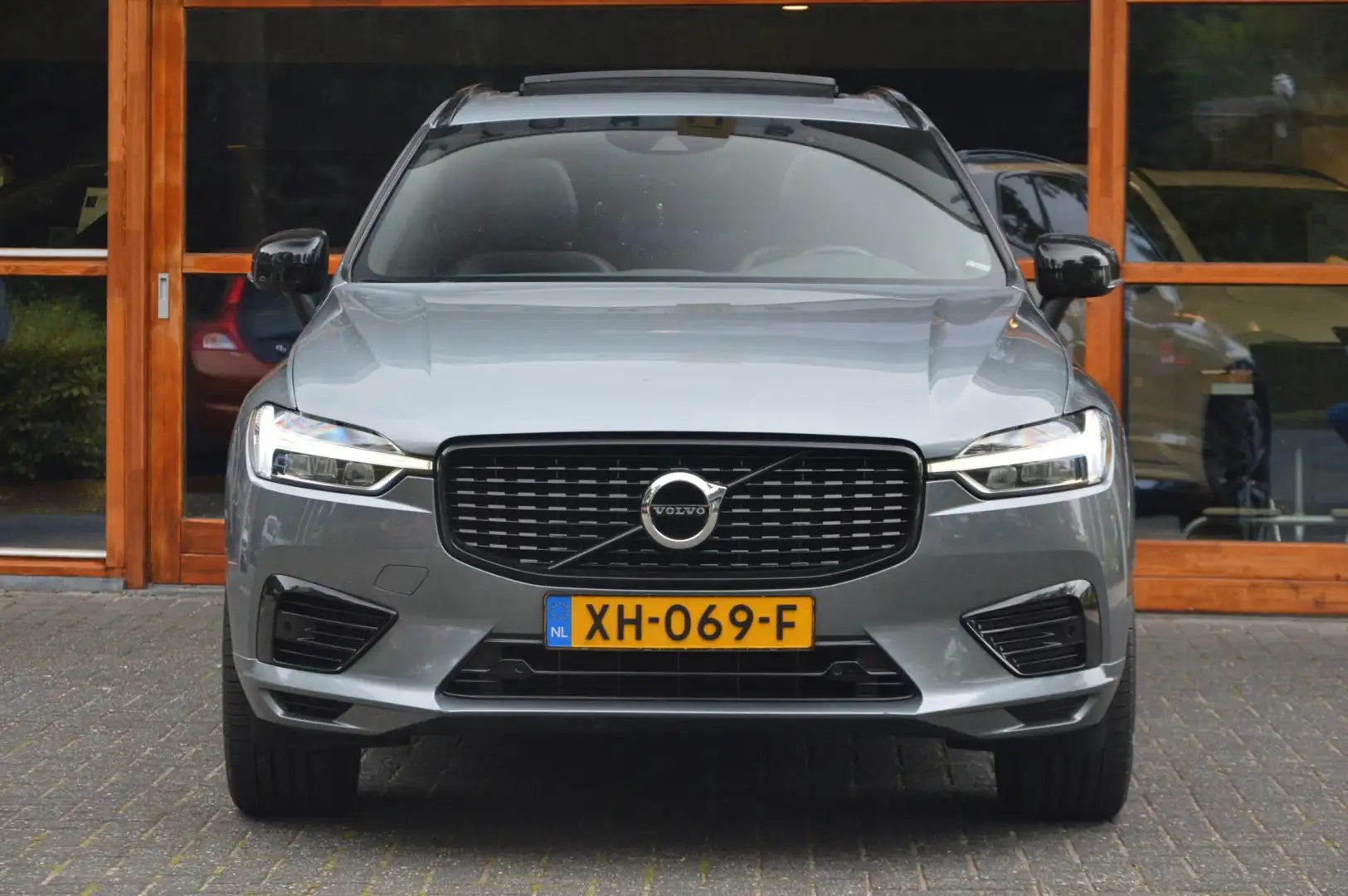 Volvo XC60 T8 Hybride AWD R-Design | Stuurverwarming | Cruise Grijs - 2