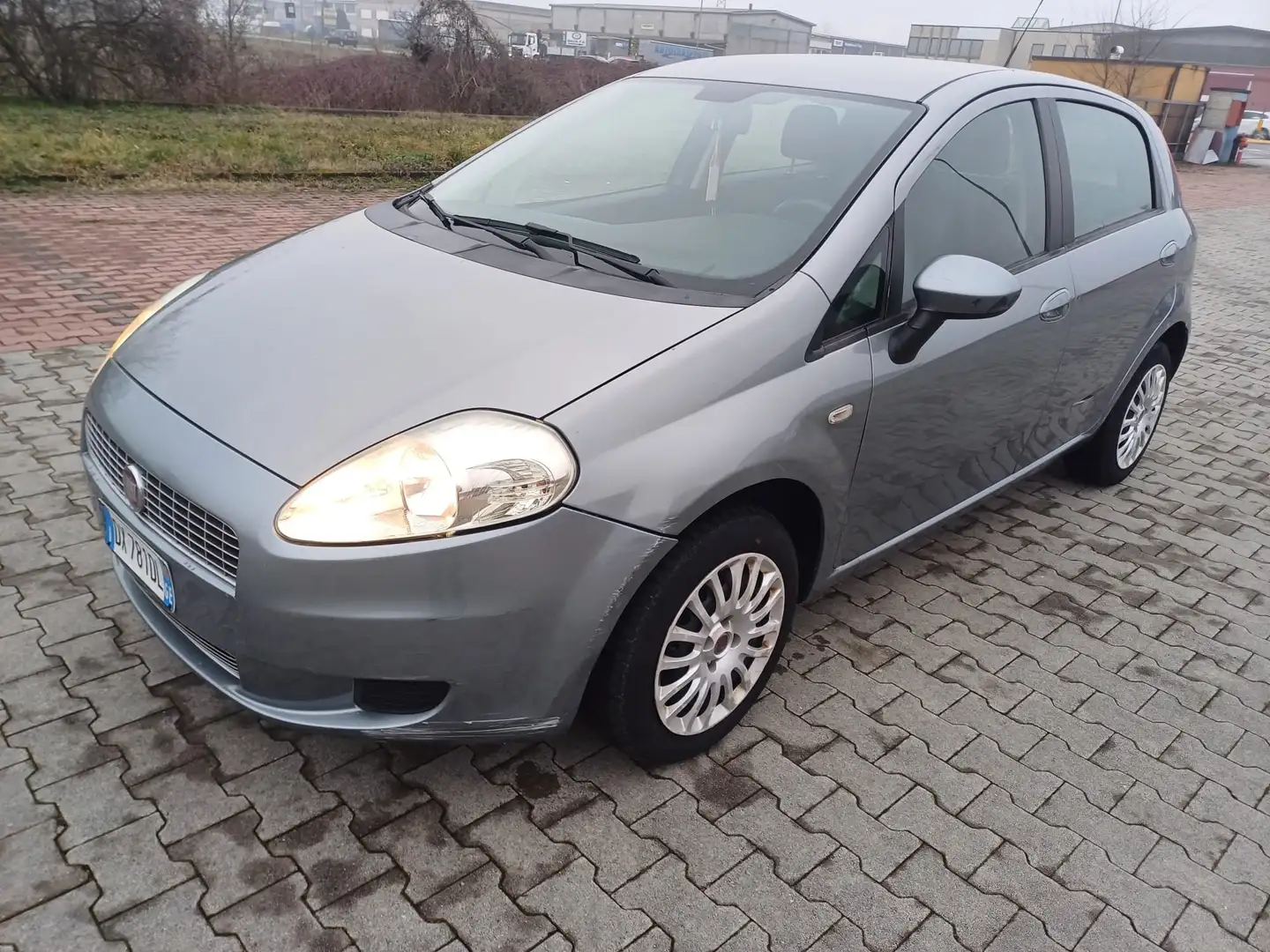 Fiat Grande Punto 5p 1.4 Fun 77cv Grigio - 2