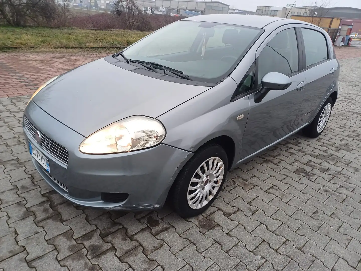 Fiat Grande Punto 5p 1.4 Fun 77cv Grigio - 1