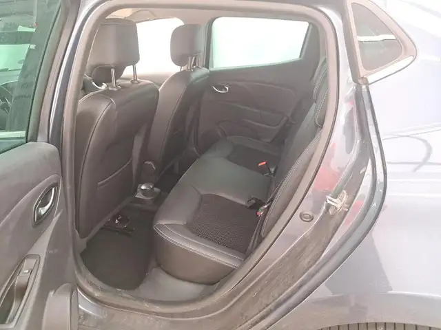 Renault Clio view 9