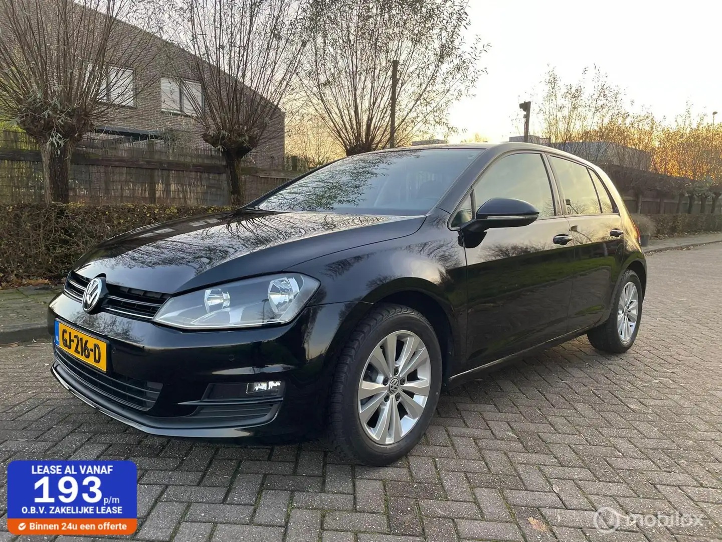 Volkswagen Golf 1.2 TSI Comfortline Aut! Zwart - 1