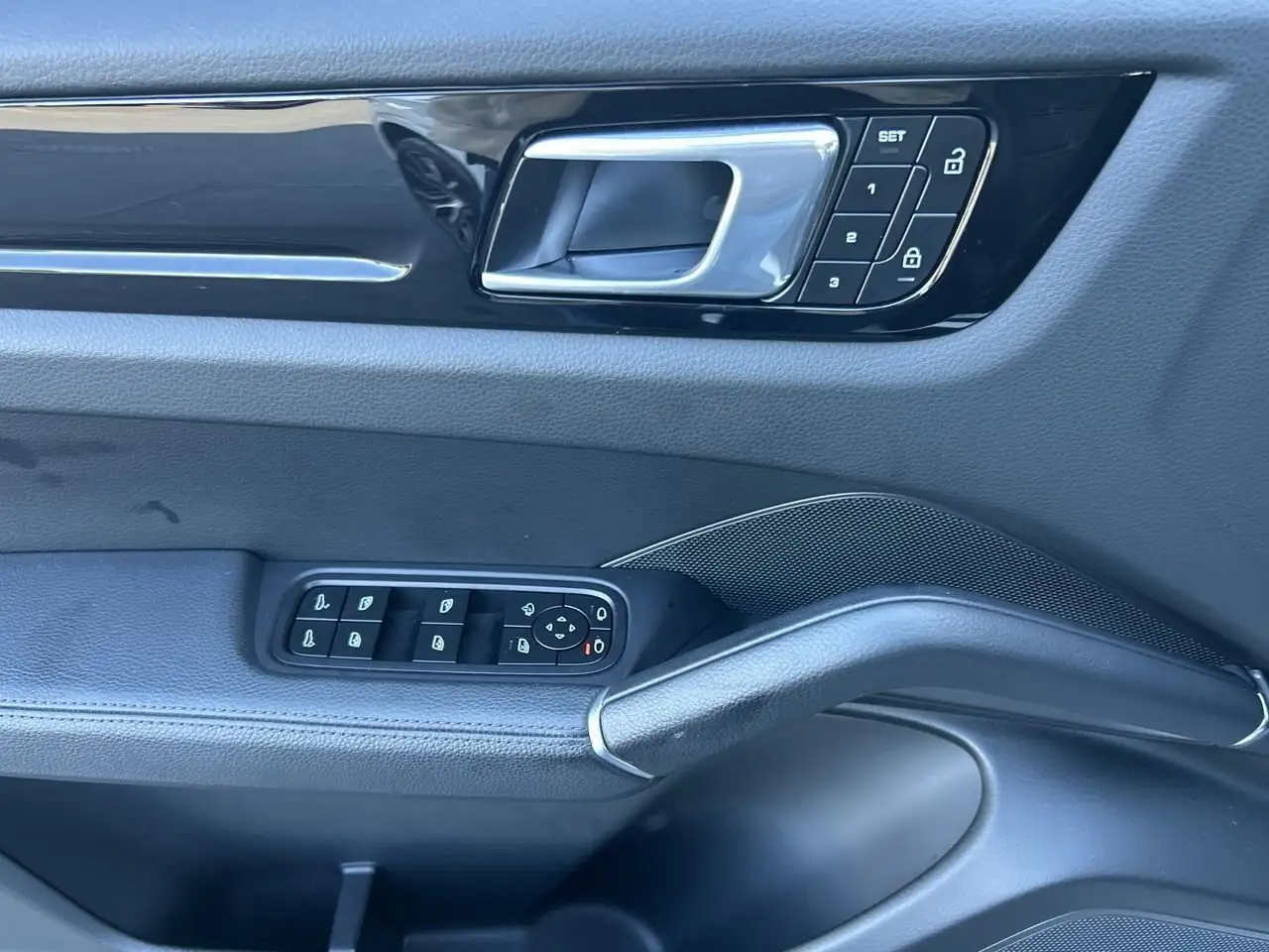 Porsche Cayenne снимка Porsche Cayenne