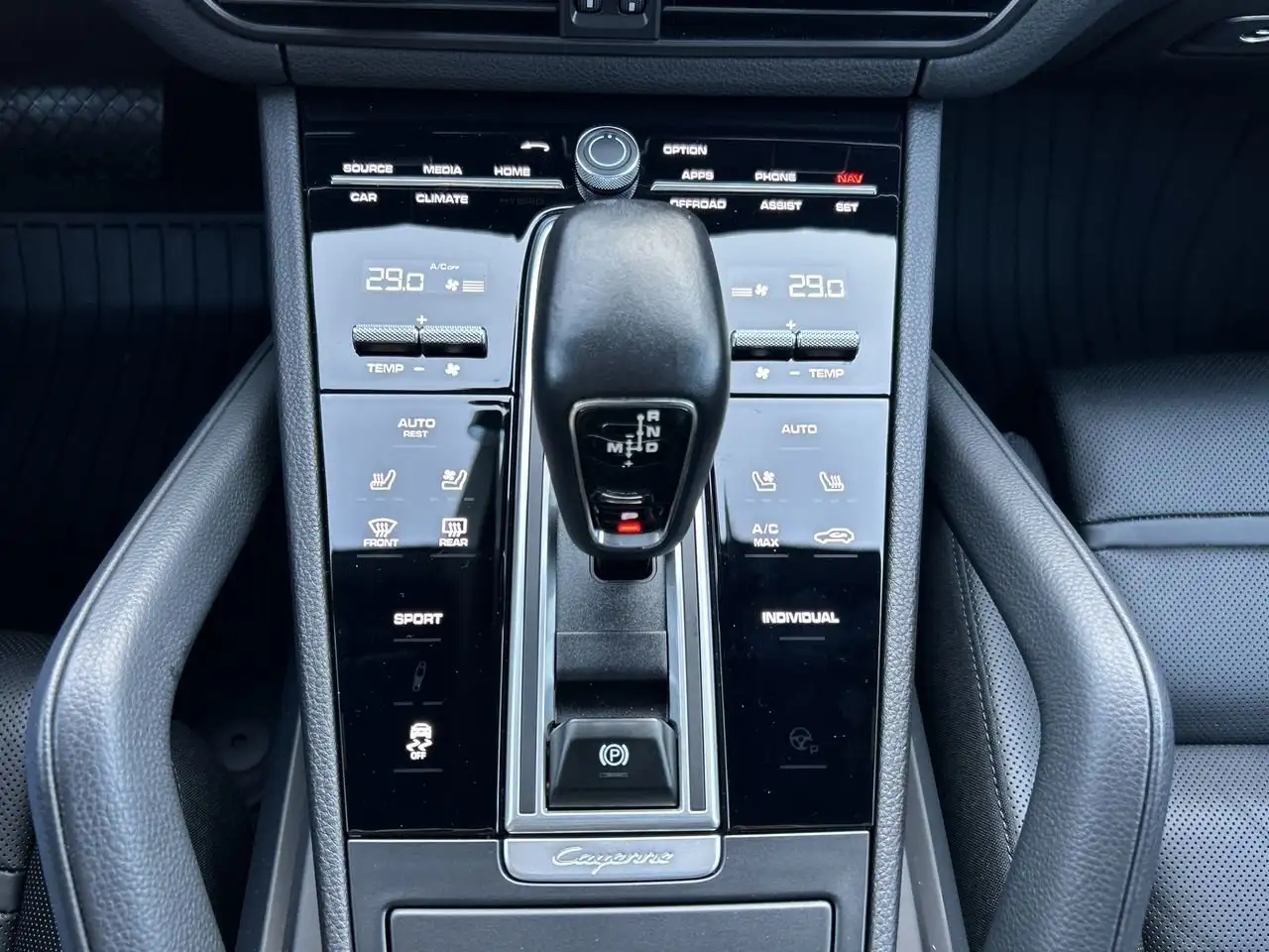 Porsche Cayenne снимка Porsche Cayenne