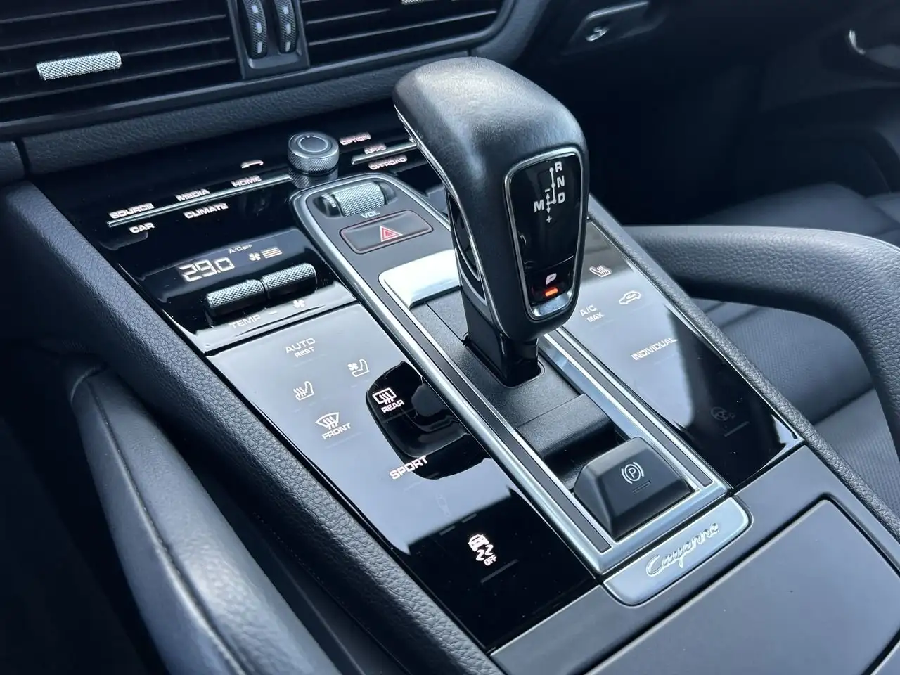 Porsche Cayenne снимка Porsche Cayenne