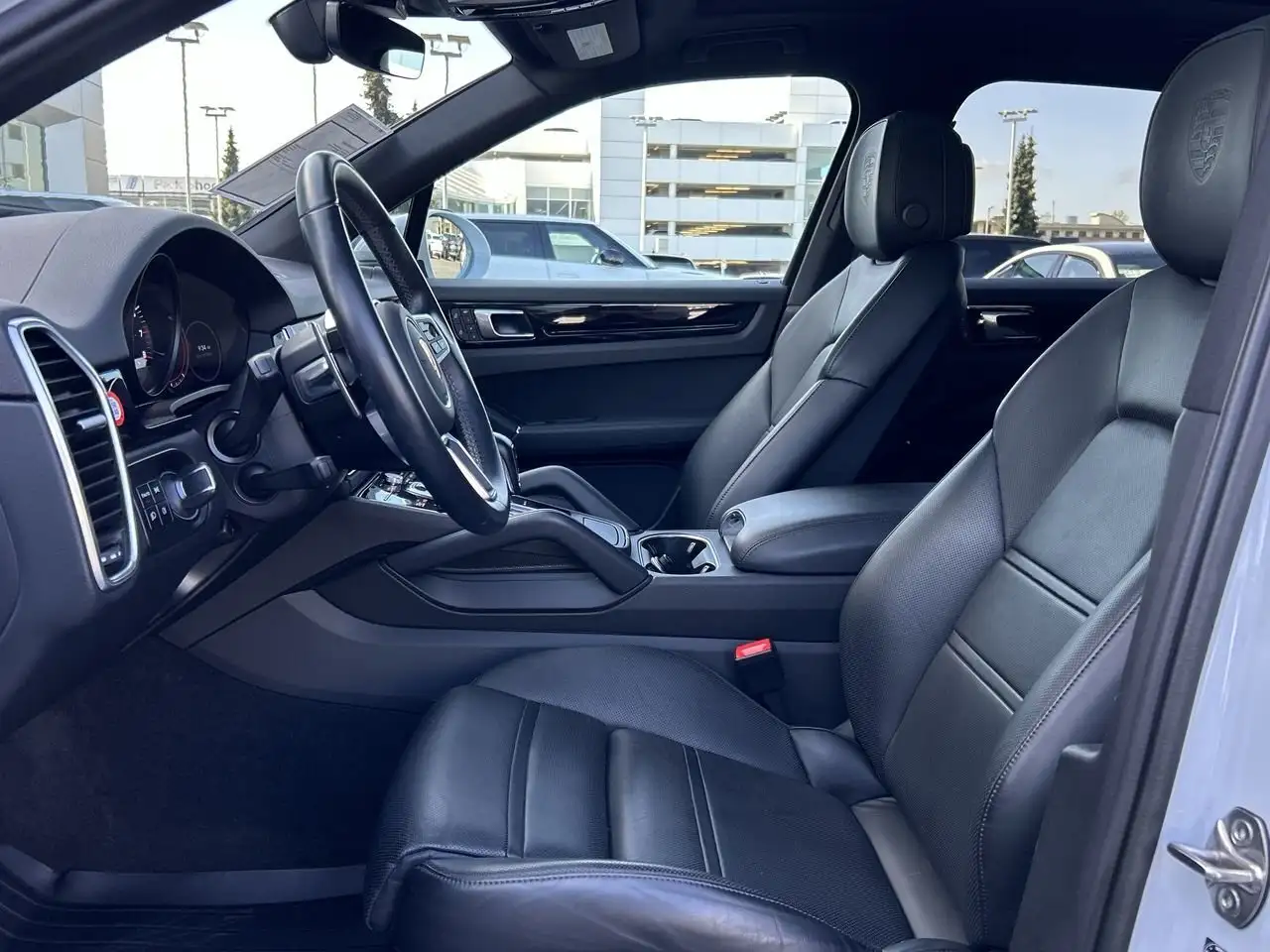 Porsche Cayenne снимка Porsche Cayenne