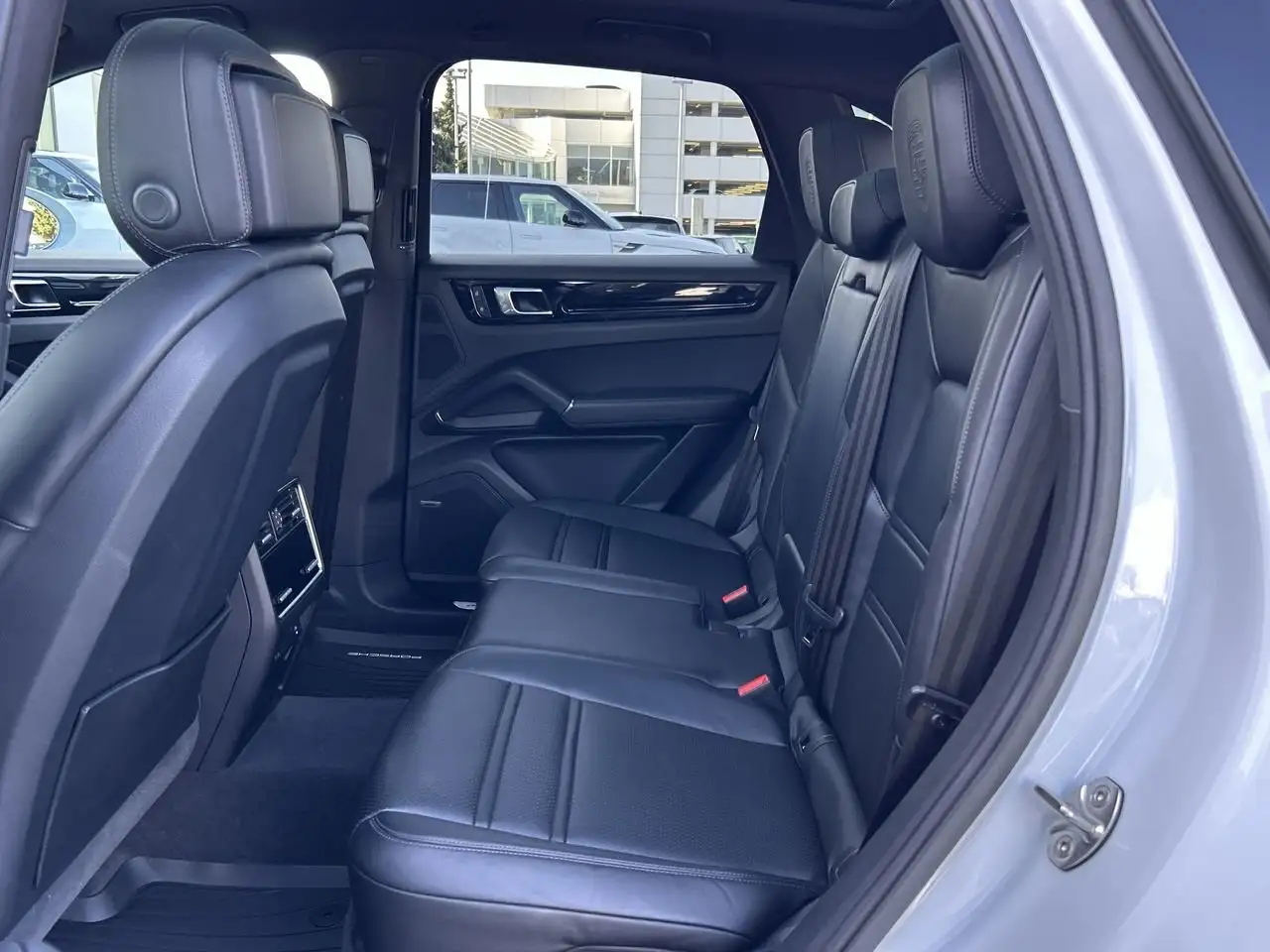 Porsche Cayenne снимка Porsche Cayenne