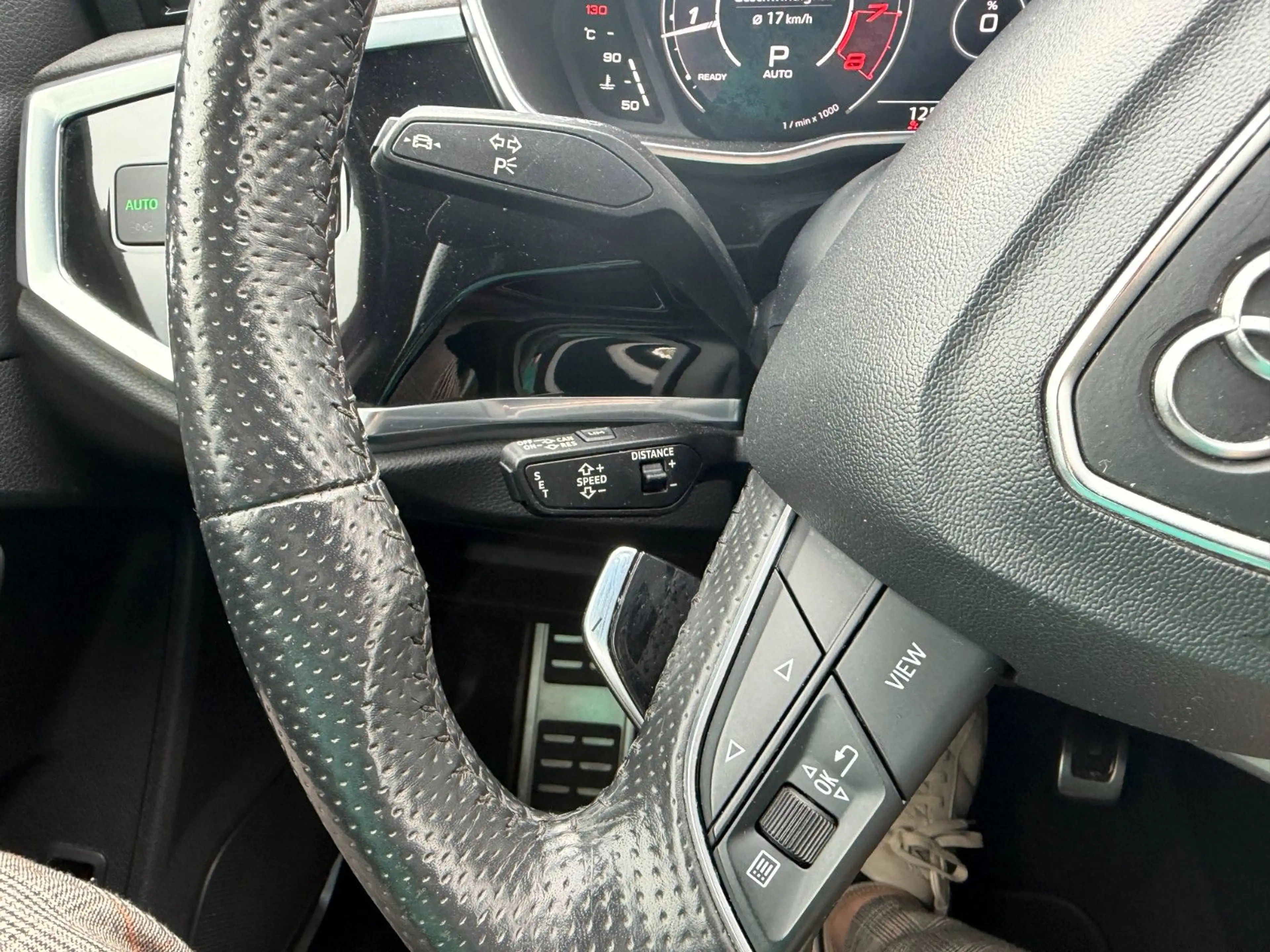 Audi RS Q3 2.5 TFSI S tronic quattro — photo 11