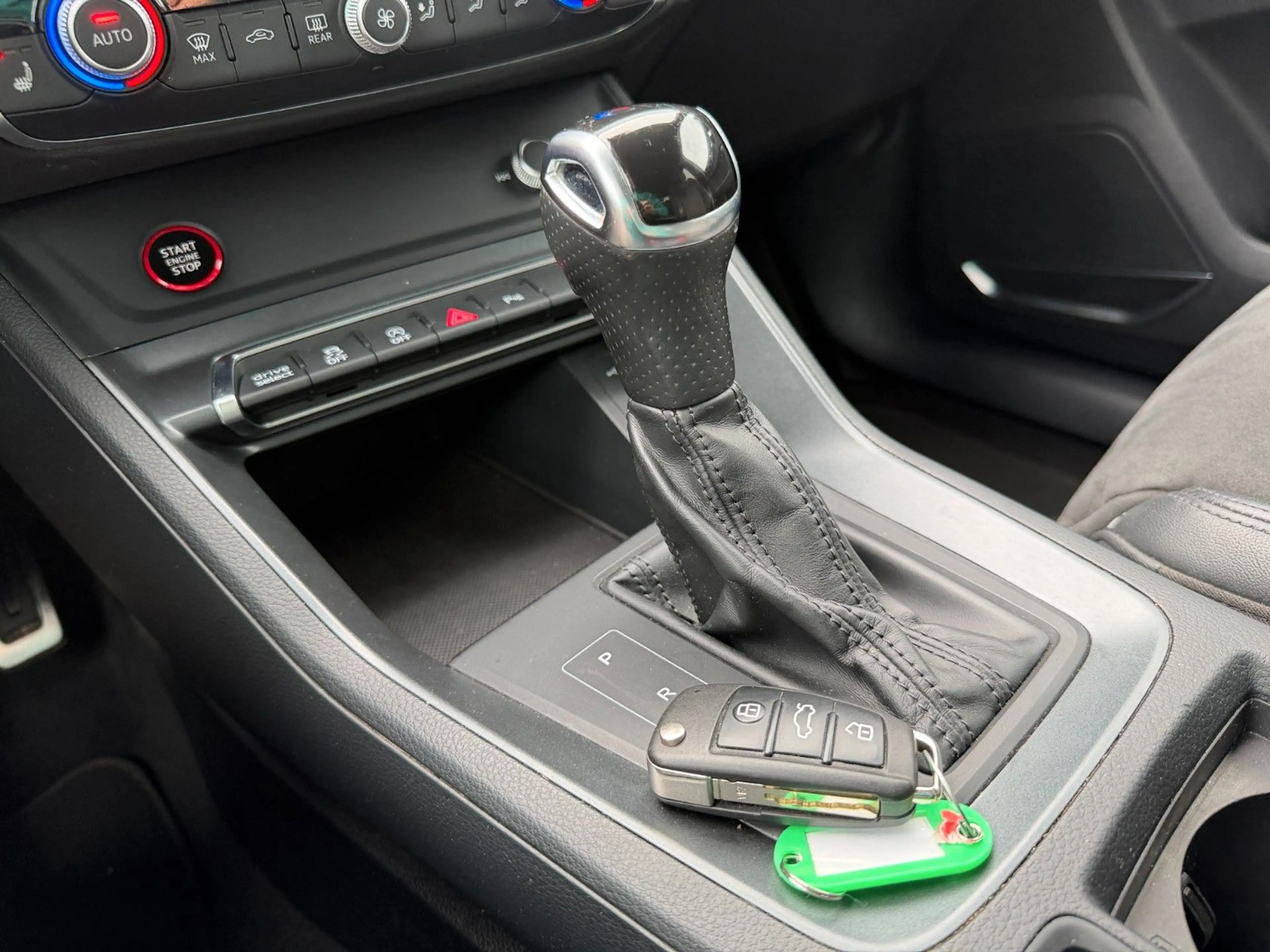 Audi RS Q3 2.5 TFSI S tronic quattro — photo 12