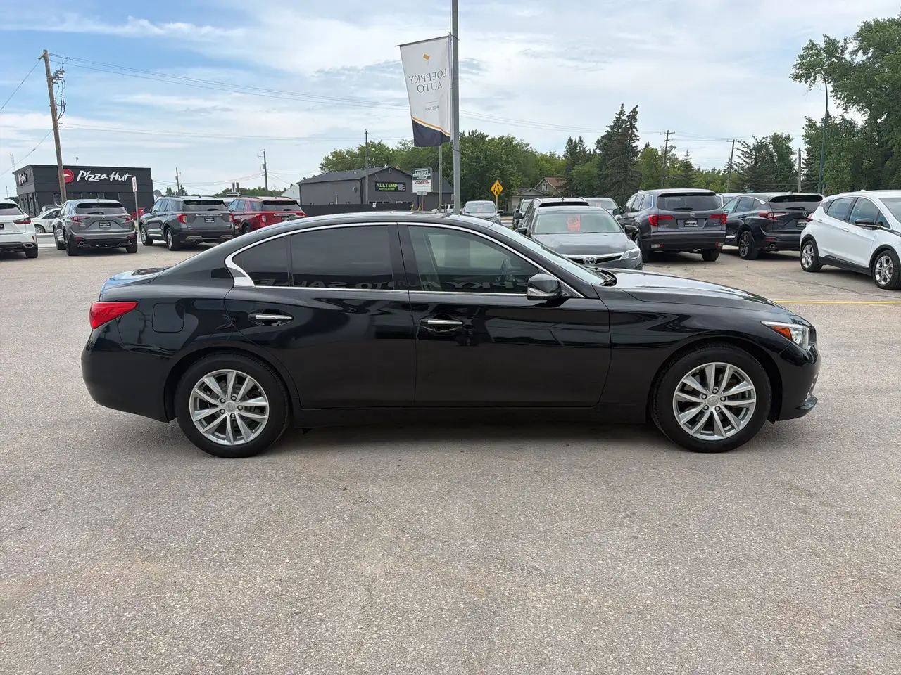 Infiniti Q50 снимка Infiniti Q50