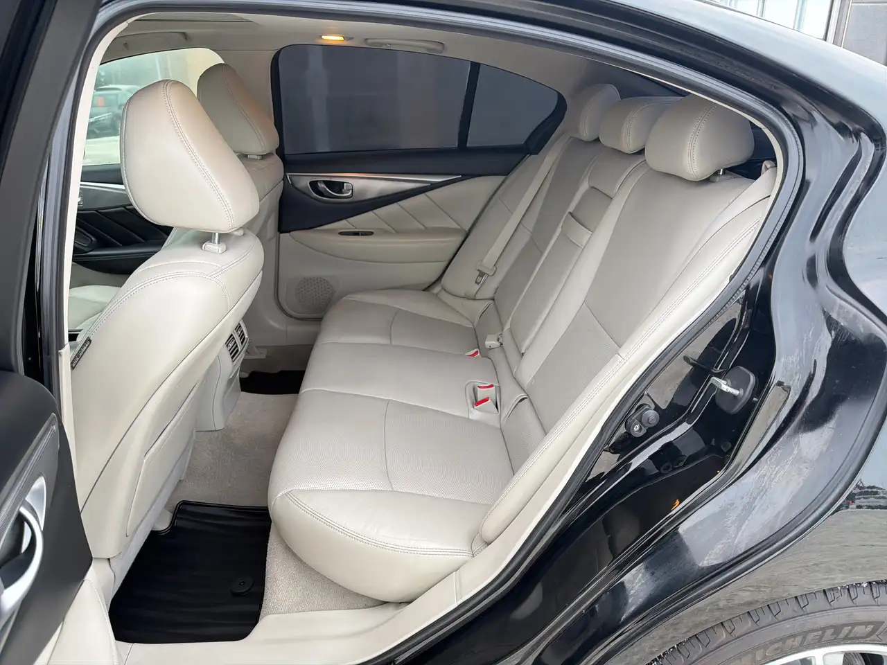 Infiniti Q50 снимка Infiniti Q50
