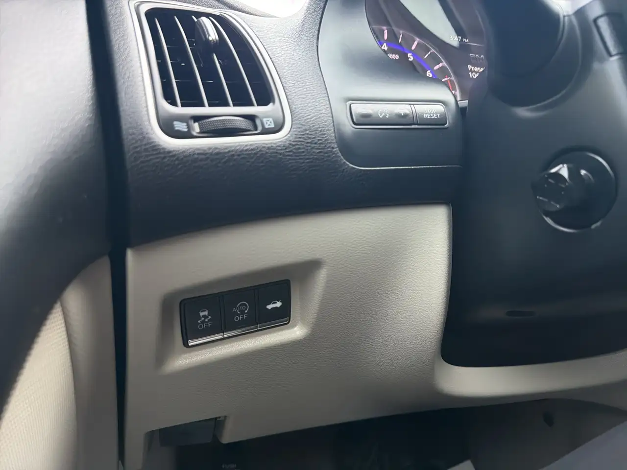 Infiniti Q50 снимка Infiniti Q50
