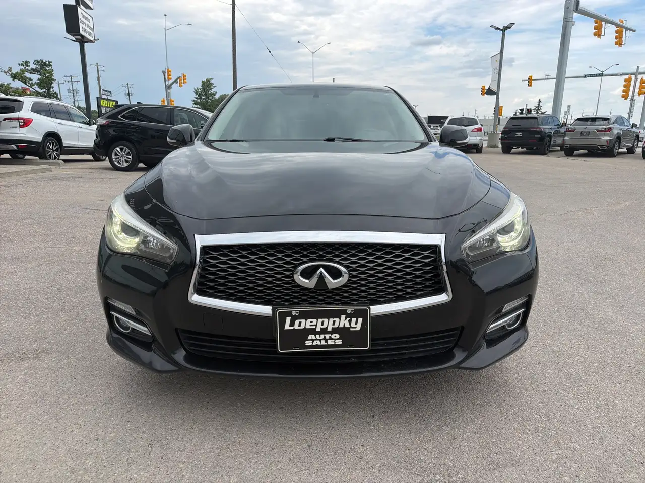 Infiniti Q50 снимка Infiniti Q50