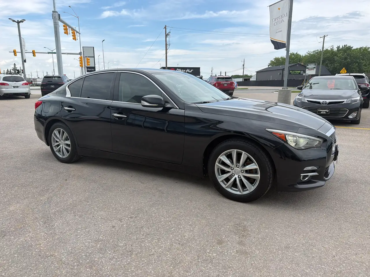 Infiniti Q50 снимка Infiniti Q50