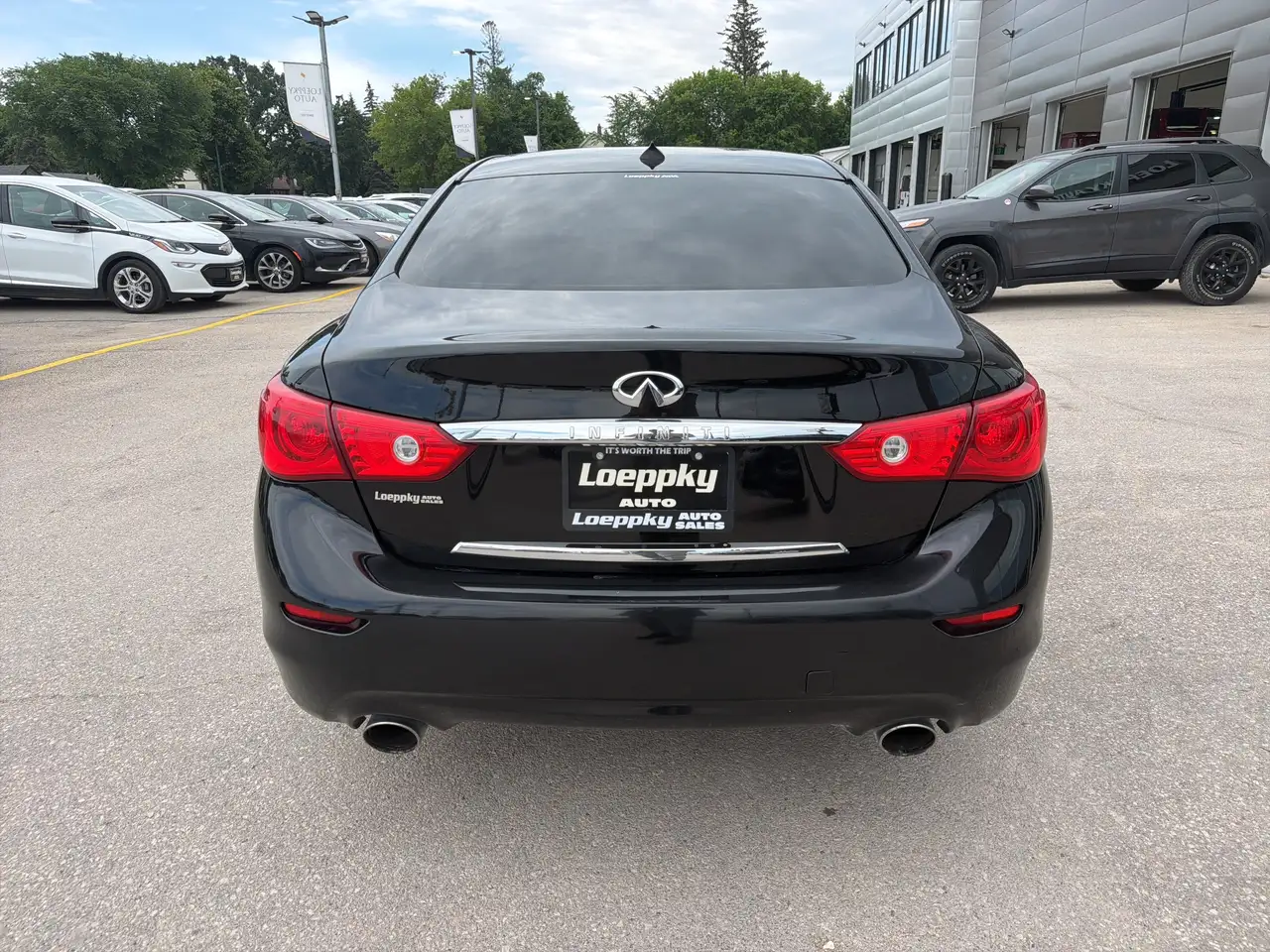 Infiniti Q50 снимка Infiniti Q50