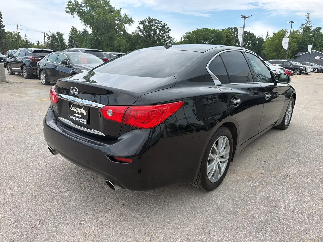Infiniti Q50 снимка Infiniti Q50