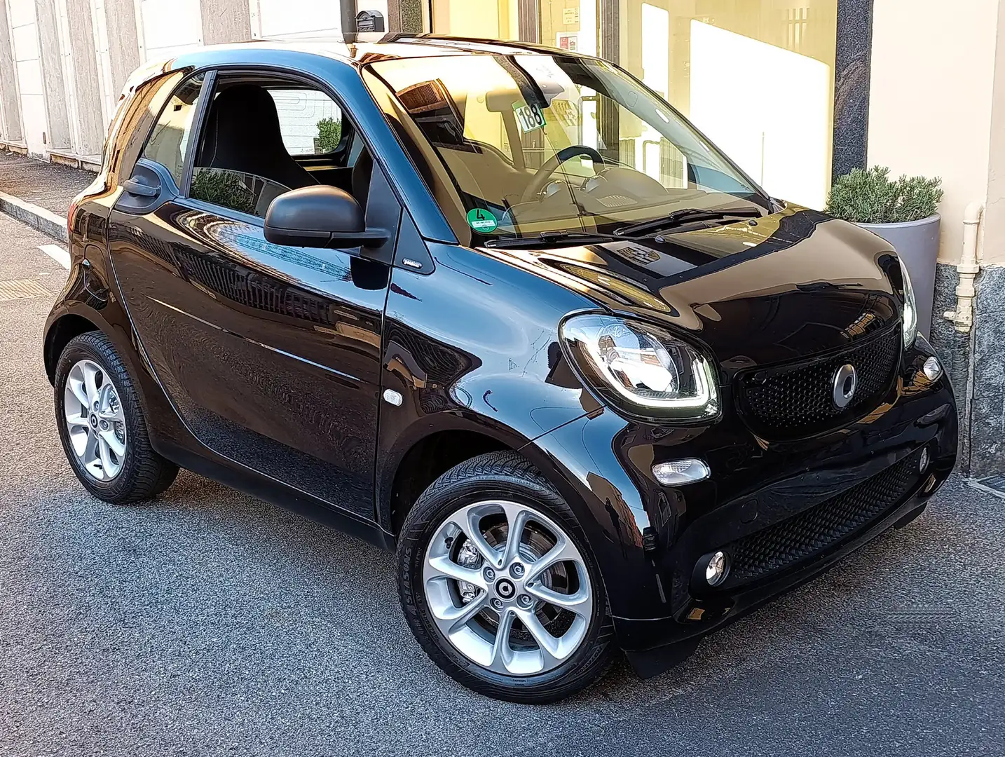 smart forTwo 1.0 Passion 71cv twinamic solo Km 25.718 Noir - 1