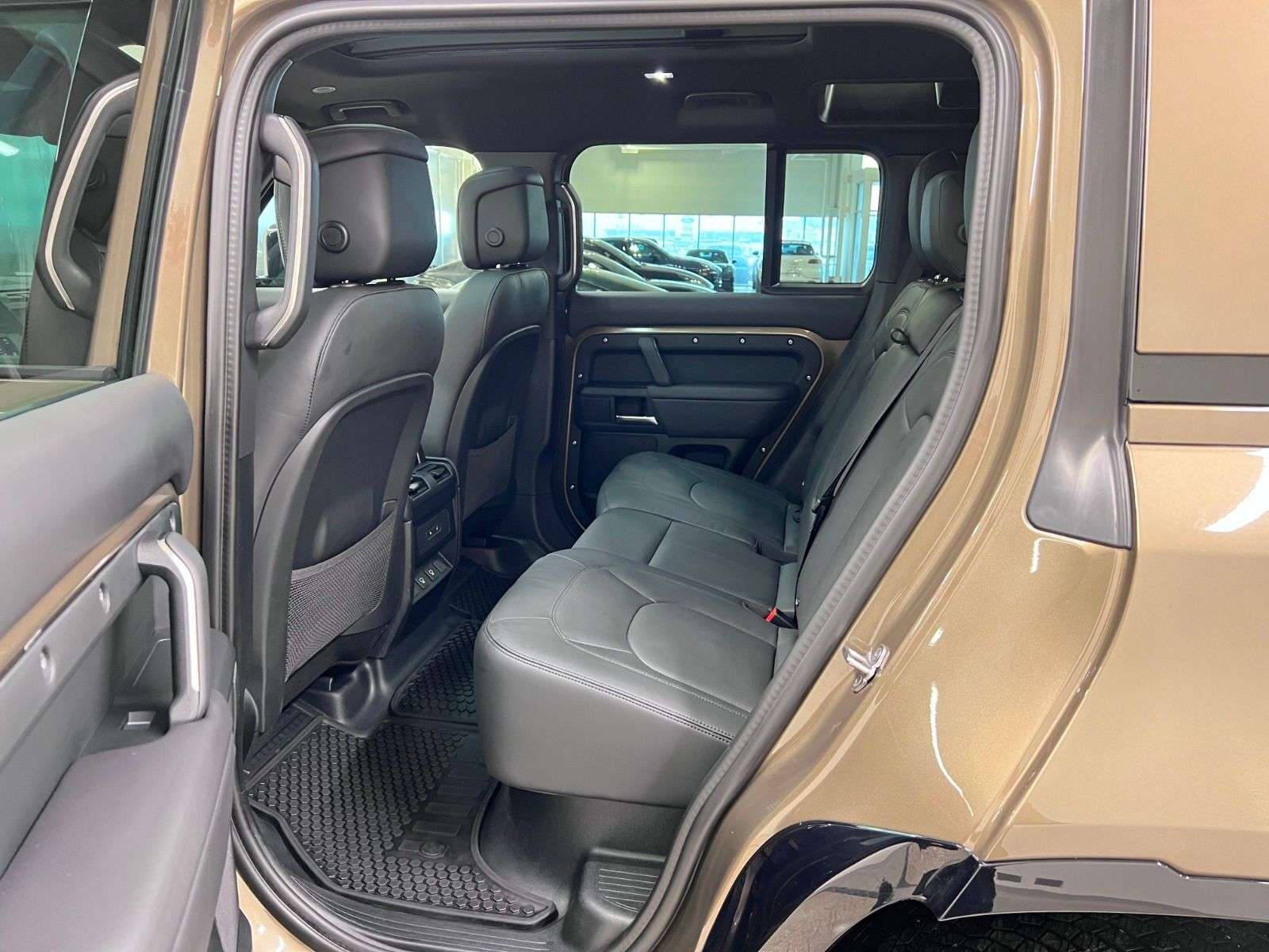 2025 Land Rover Defender X-DYNAMIC SE | PREMIUM INTERIOR PKG | 22 INCH WHEE thumb 24
