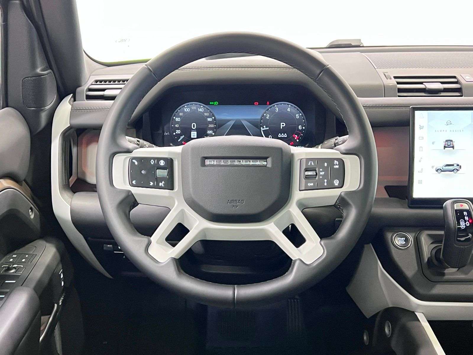 2025 Land Rover Defender X-DYNAMIC SE | PREMIUM INTERIOR PKG | 22 INCH WHEE thumb 16