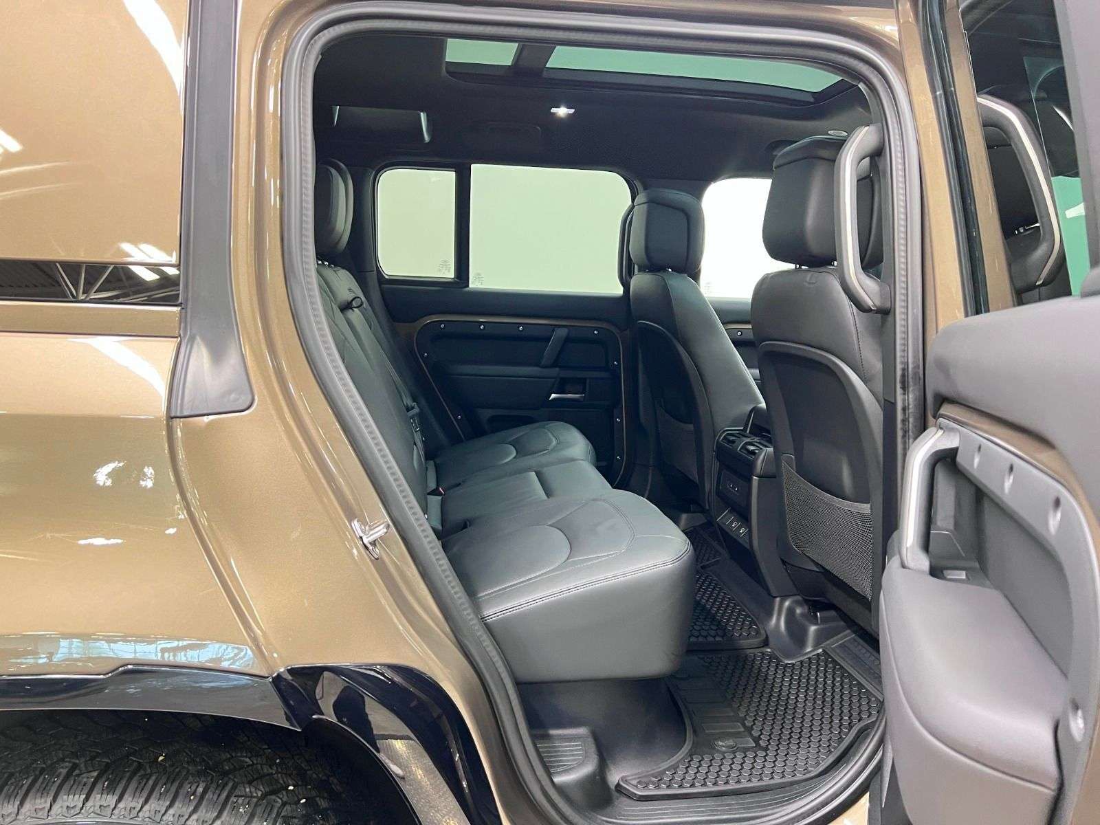 2025 Land Rover Defender X-DYNAMIC SE | PREMIUM INTERIOR PKG | 22 INCH WHEE thumb 23