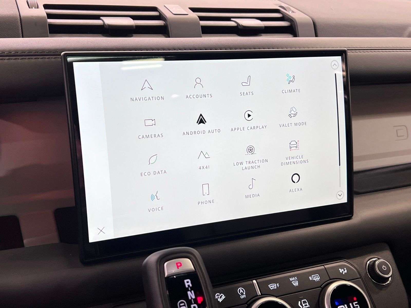 2025 Land Rover Defender X-DYNAMIC SE | PREMIUM INTERIOR PKG | 22 INCH WHEE thumb 22