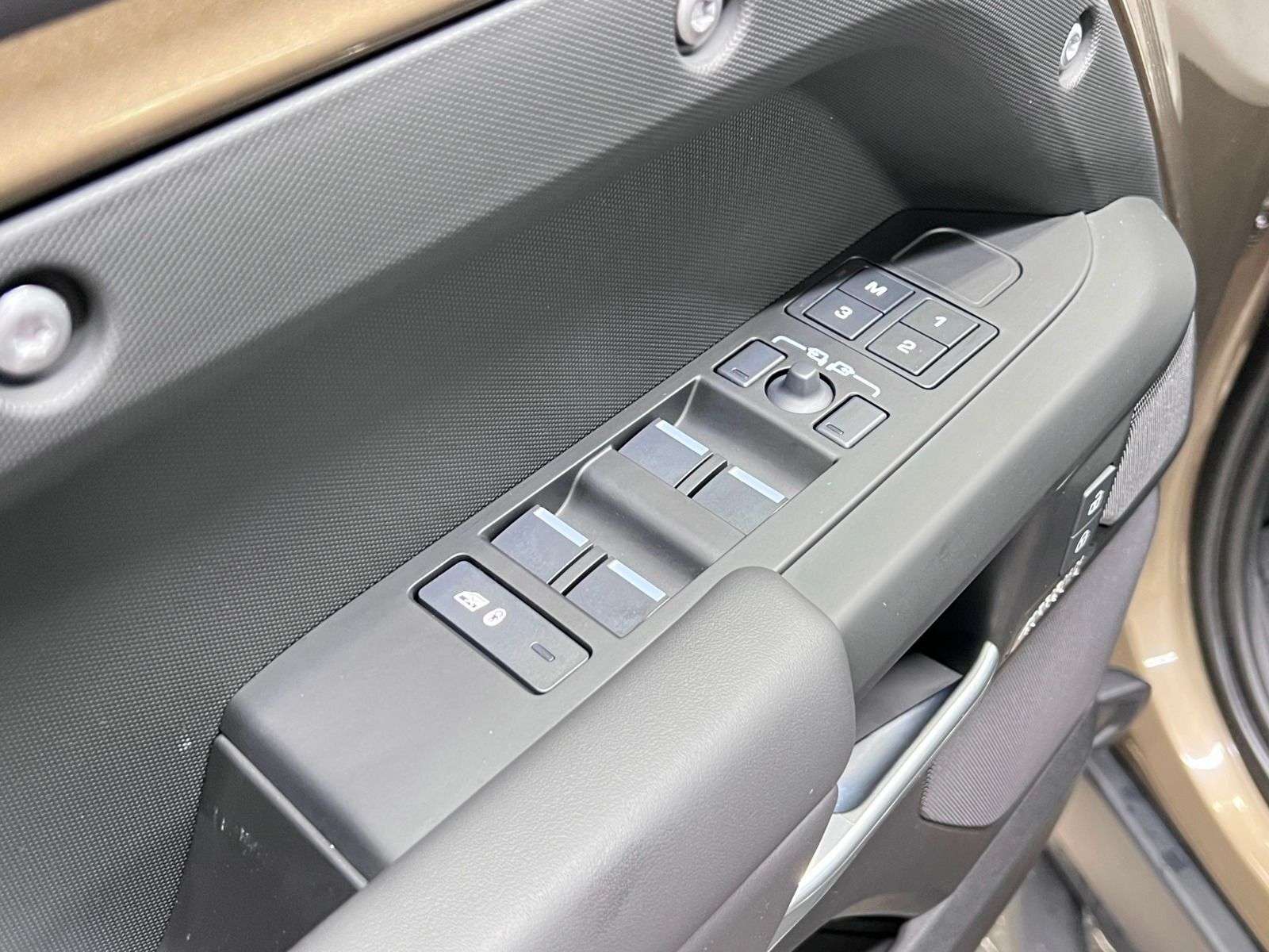 2025 Land Rover Defender X-DYNAMIC SE | PREMIUM INTERIOR PKG | 22 INCH WHEE thumb 28
