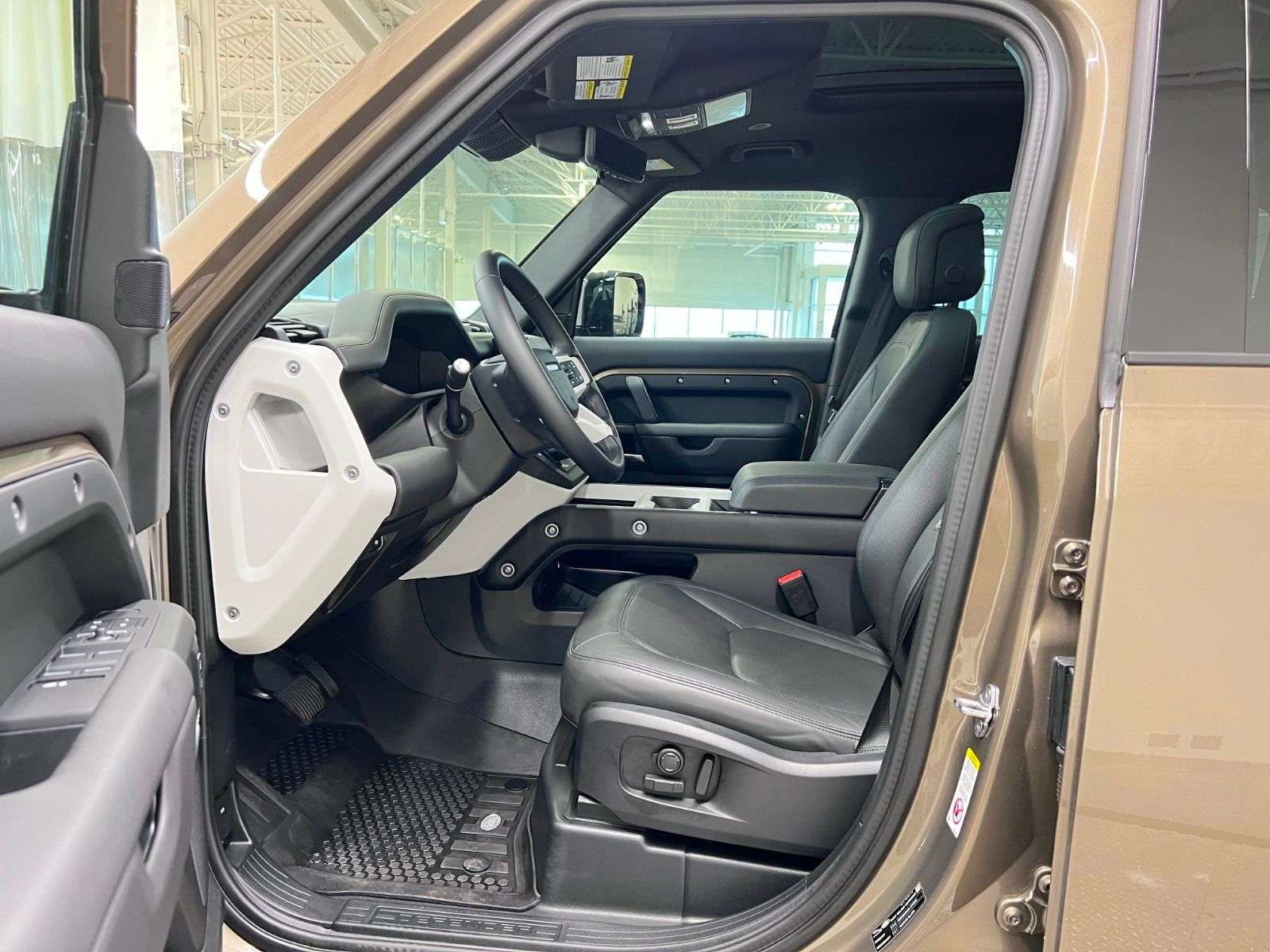 2025 Land Rover Defender X-DYNAMIC SE | PREMIUM INTERIOR PKG | 22 INCH WHEE thumb 33