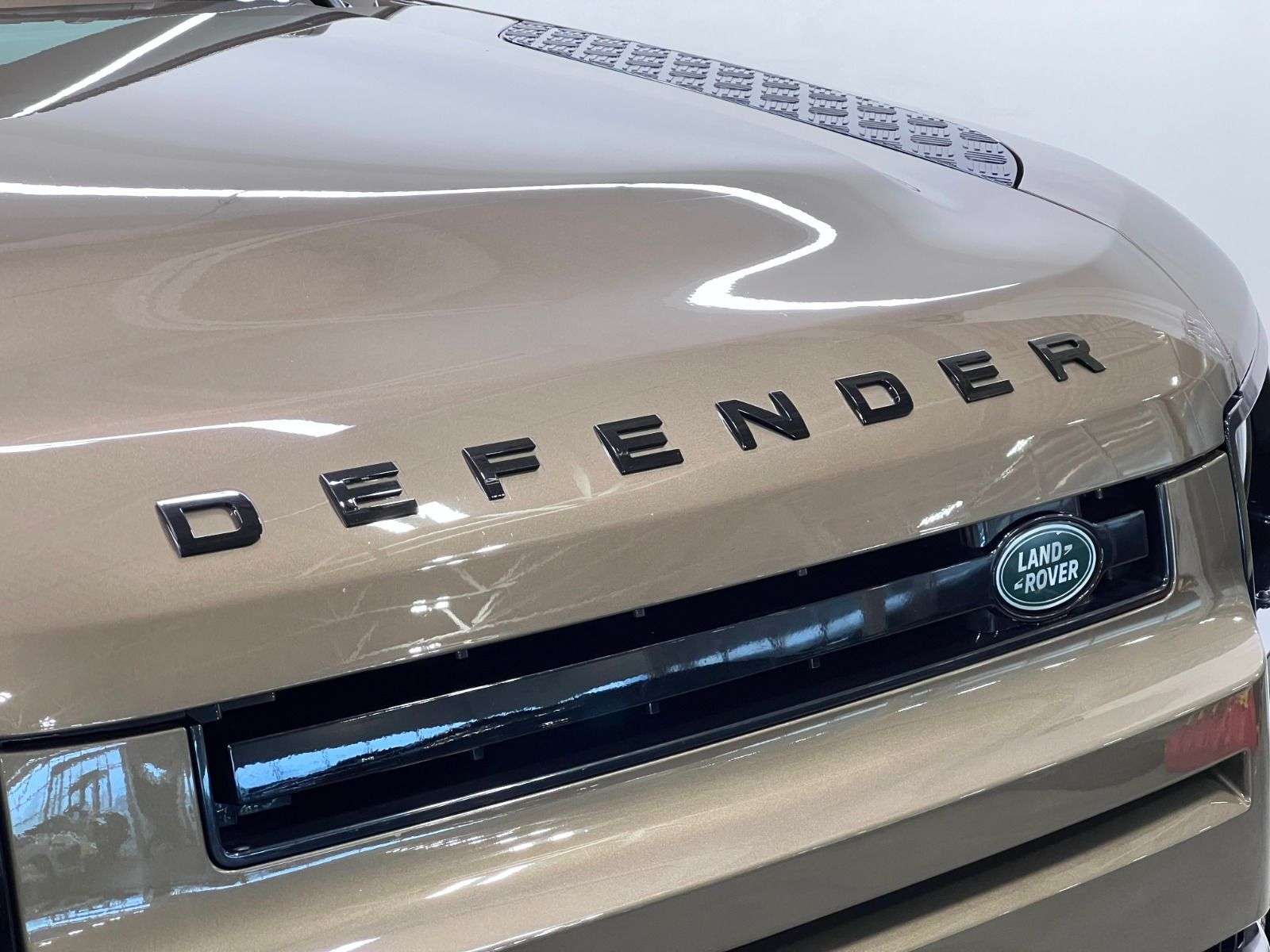 2025 Land Rover Defender X-DYNAMIC SE | PREMIUM INTERIOR PKG | 22 INCH WHEE thumb 10