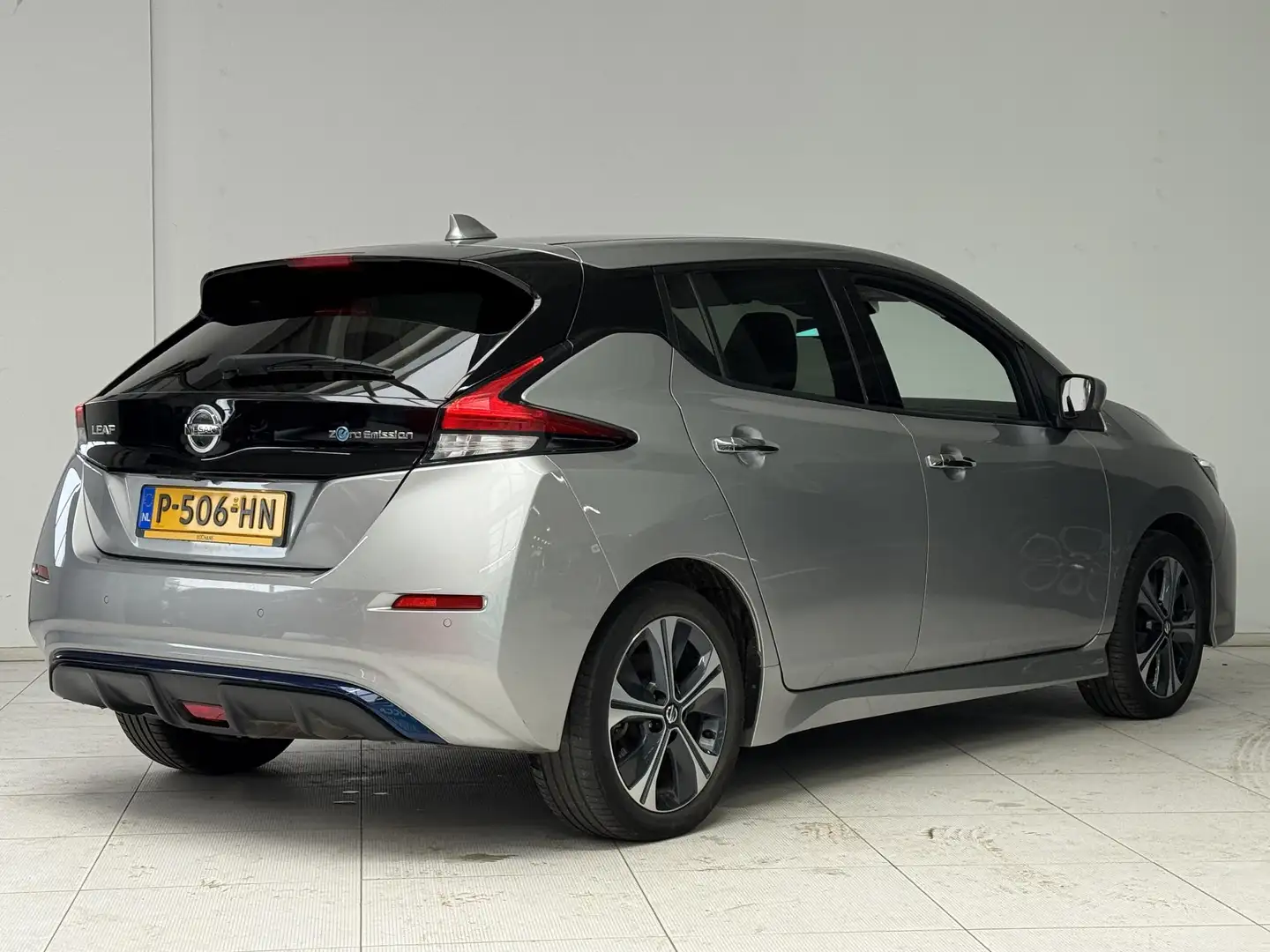 Nissan Leaf Tekna 40 kWh | Navigatie | 360 Camera | BOSE | Cru Gris - 2