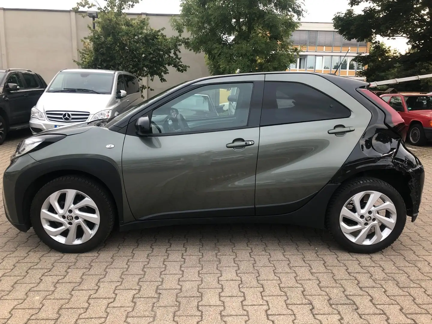 Toyota Aygo X Pulse Gris - 2