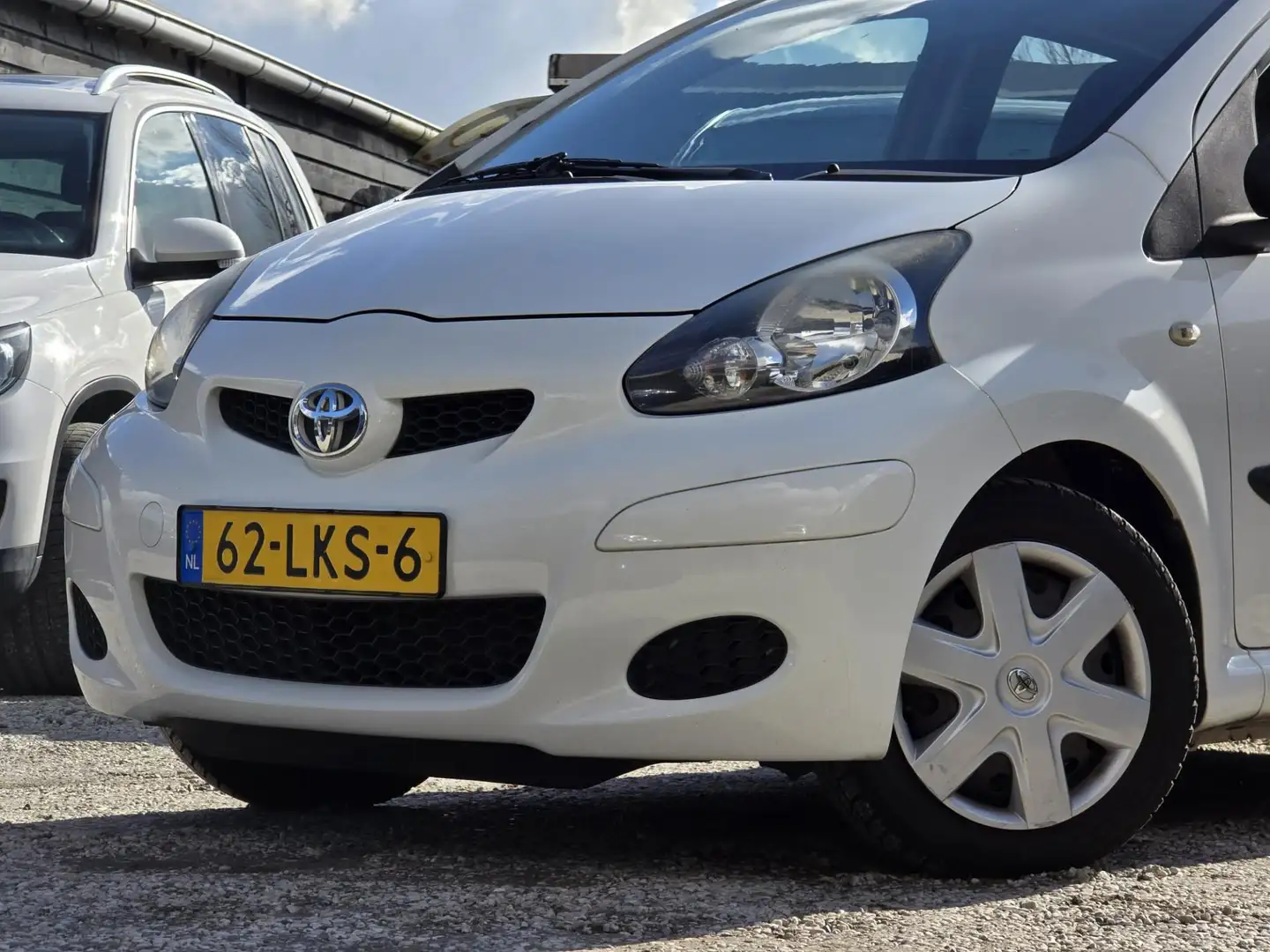 Toyota Aygo 1.0-12V Airco/5-deurs/Audio Weiß - 2