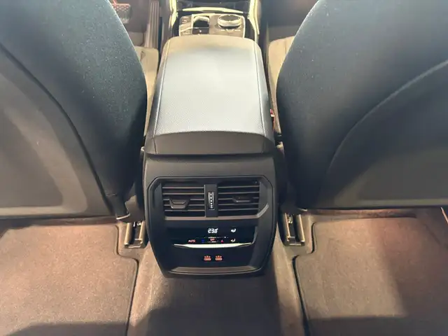 BMW 3 Series view 13