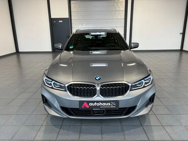 BMW 3 Series view 2