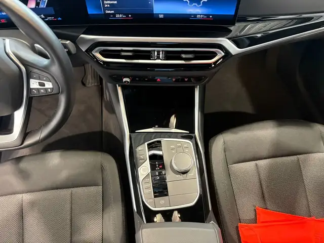BMW 3 Series view 12