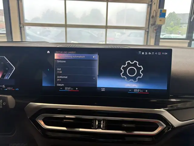BMW 3 Series view 11