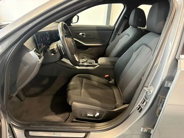 BMW 3 Series view 8