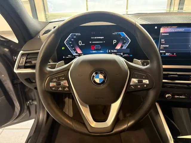 BMW 3 Series view 10