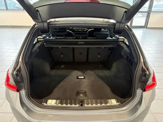 BMW 3 Series view 6