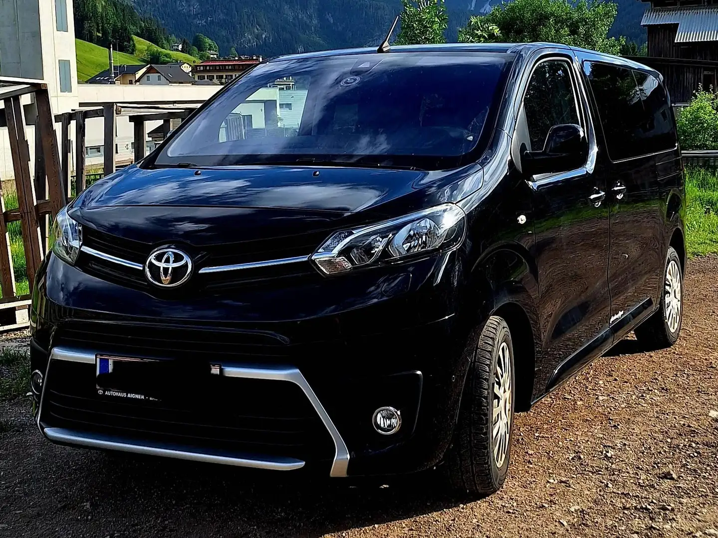 Toyota Proace Proace 1,5 D-4D 120 Medium Schwarz - 1