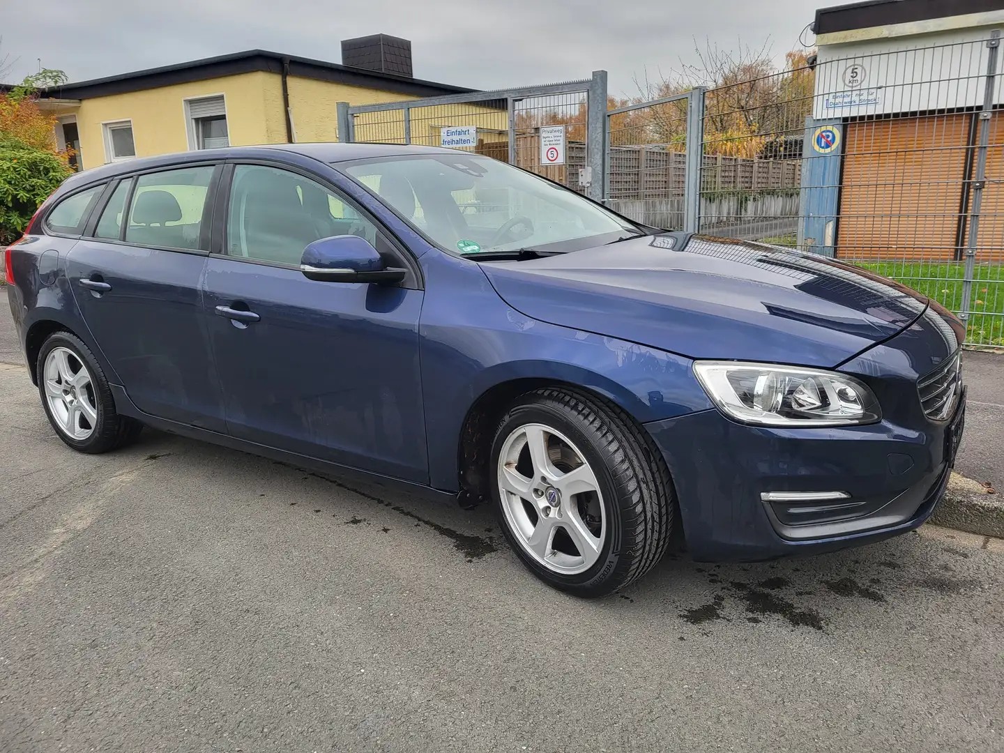 Volvo V60 V60 Diesel D2 Summum Blau - 1