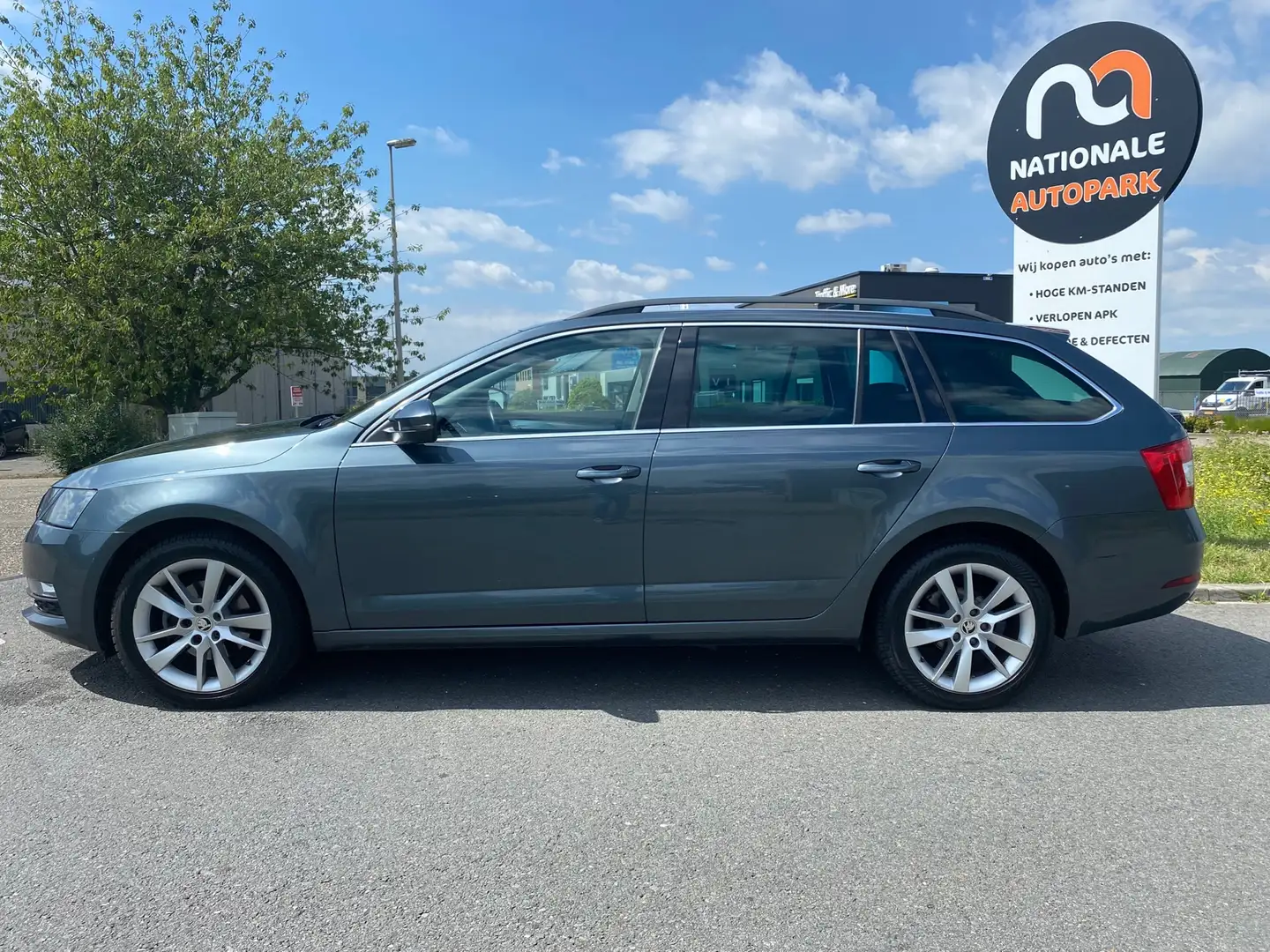 Skoda Octavia Combi 2020 * 1.5 TSI Greentech Business Edition * Grijs - 2