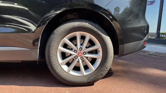 Jaguar F-Pace view 14