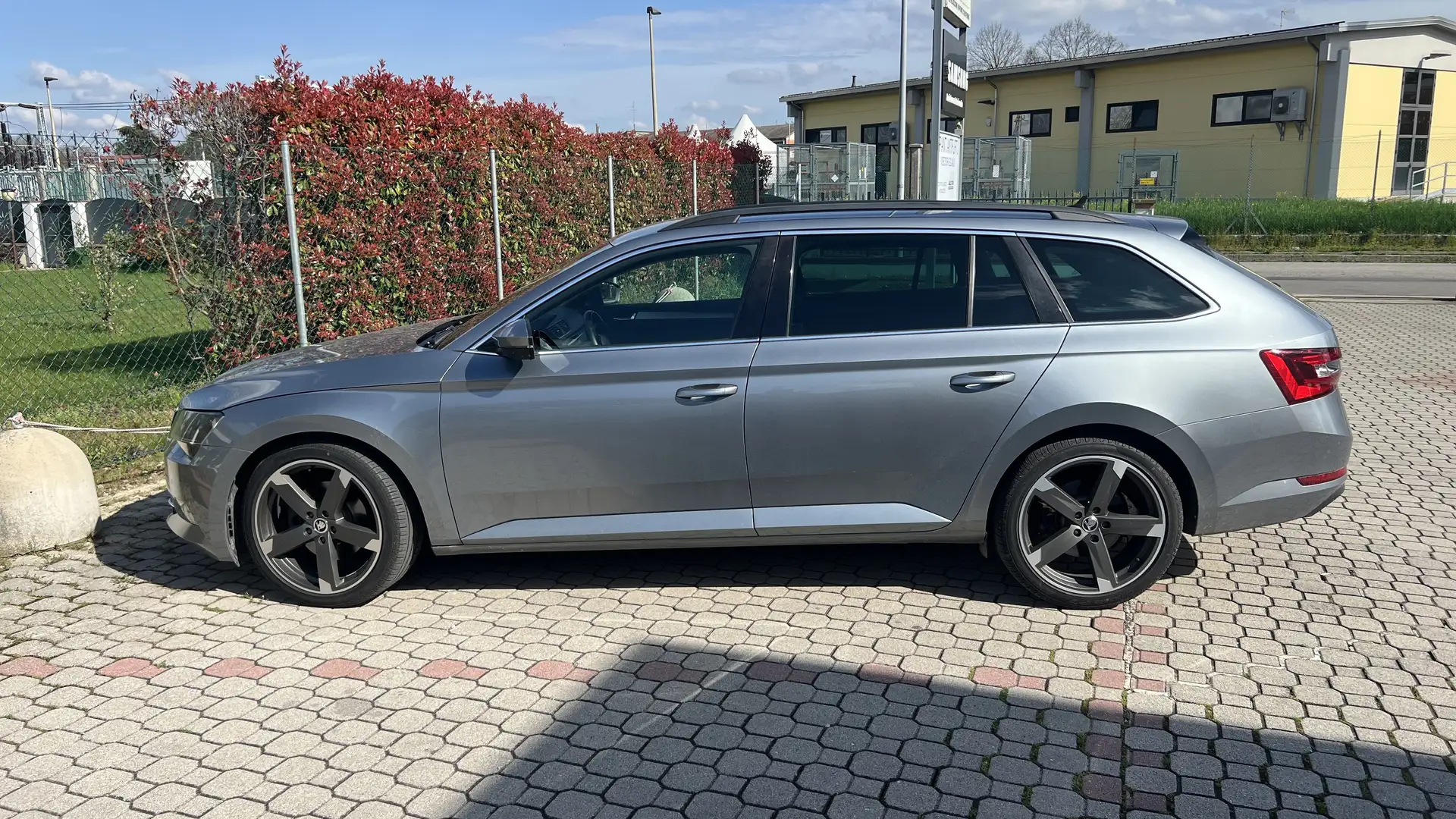 Skoda Superb Wagon 1.6 tdi Ambition dsg - 1