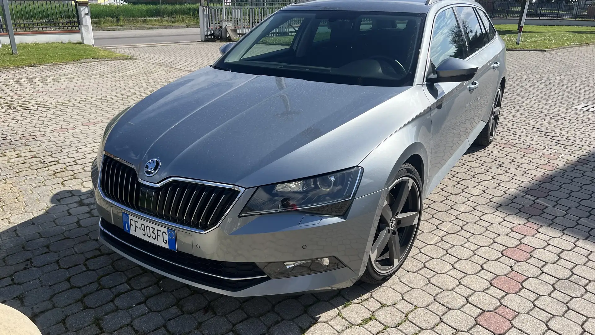Skoda Superb Wagon 1.6 tdi Ambition dsg - 2