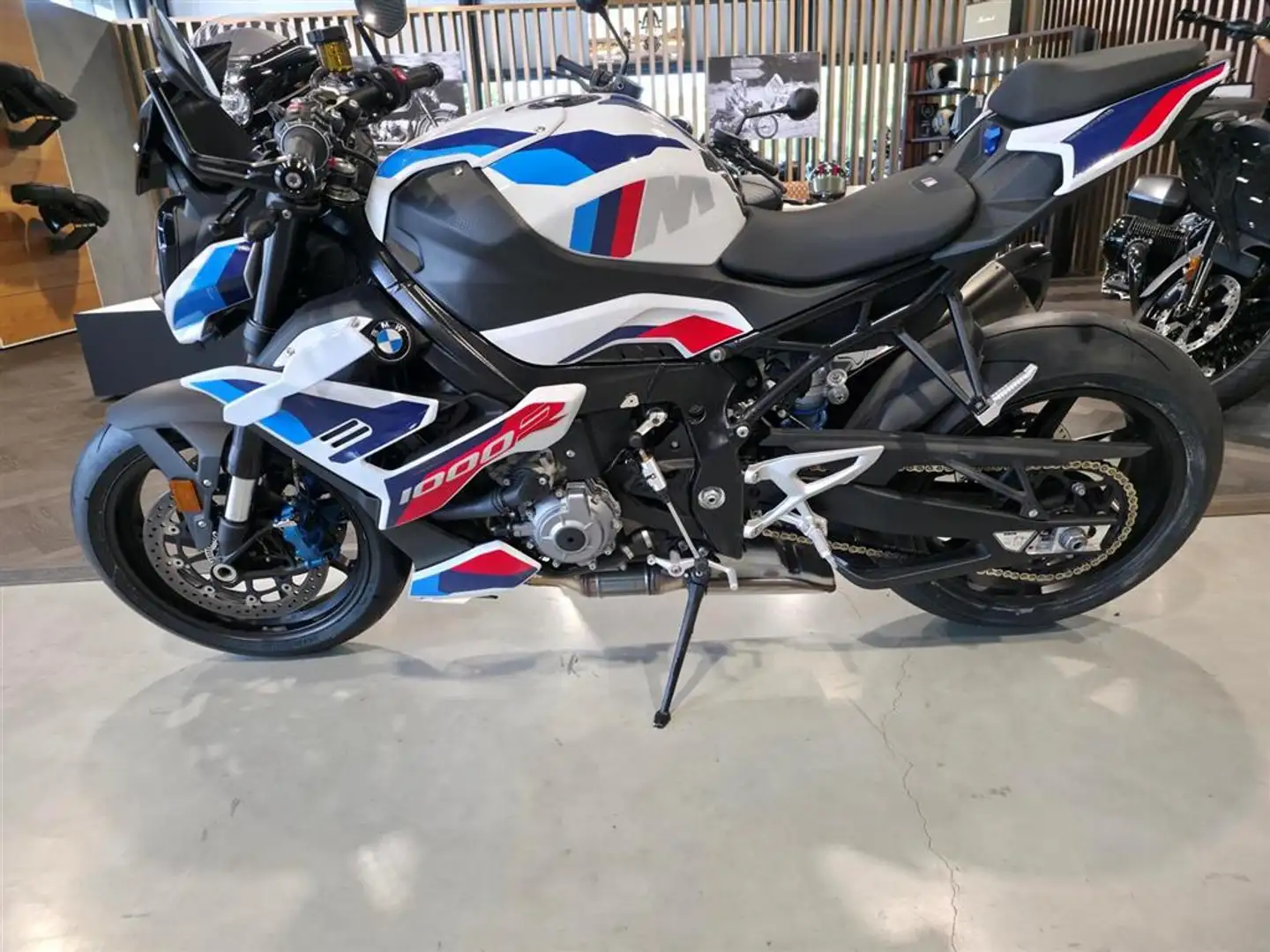BMW M 1000 R 0 - 1