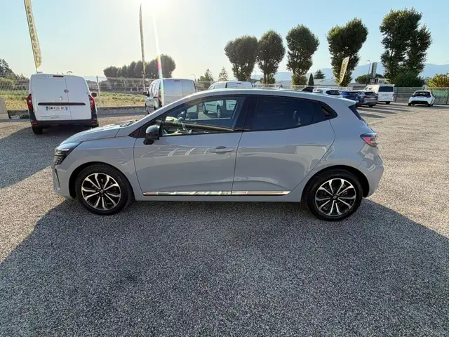 Renault Clio view 2