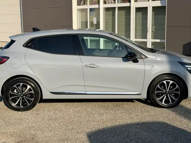 Renault Clio view 6