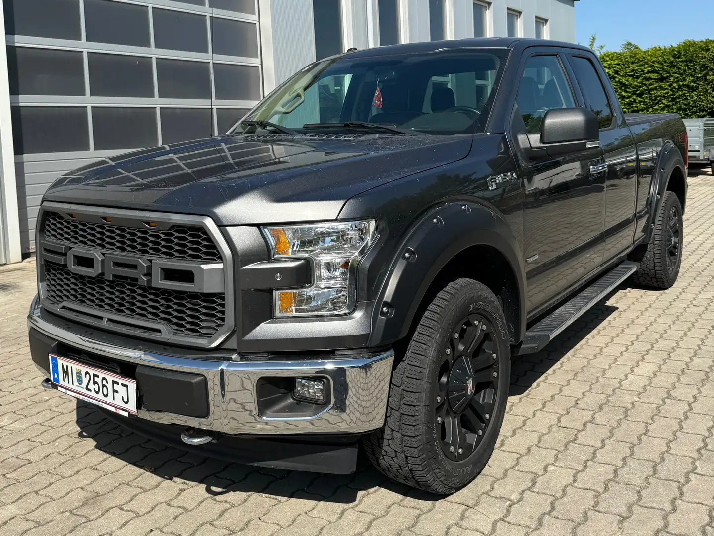 Ford F 150 XLT Supercab Grau - 1