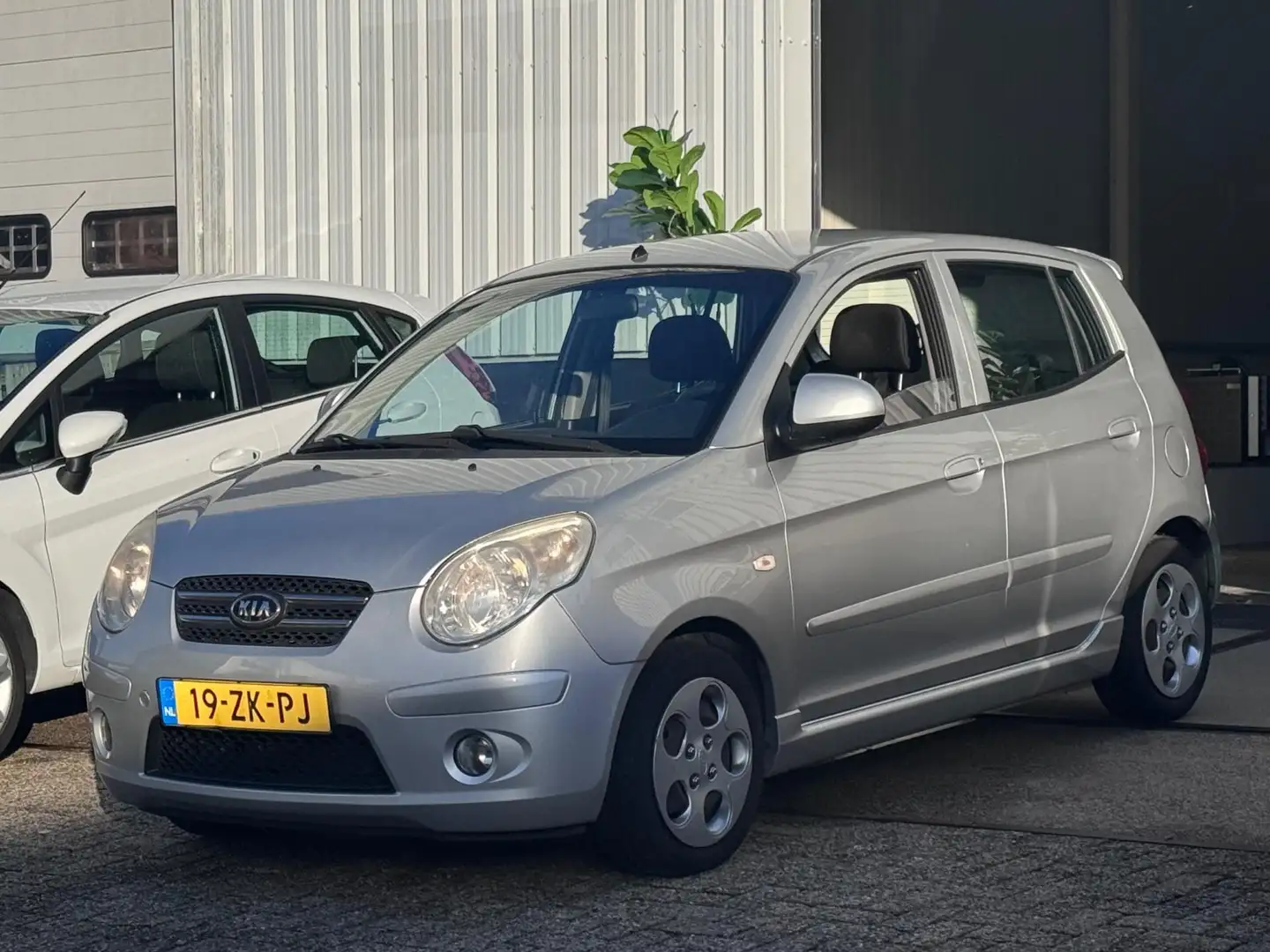 Kia Picanto 1.1 X-tra First Edition AIRCO//ELEK.RAMEN// Grau - 2
