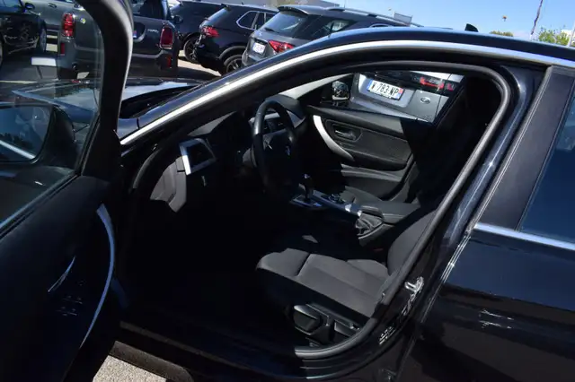 BMW 3 Series view 13