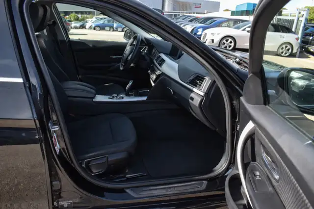 BMW 3 Series view 10